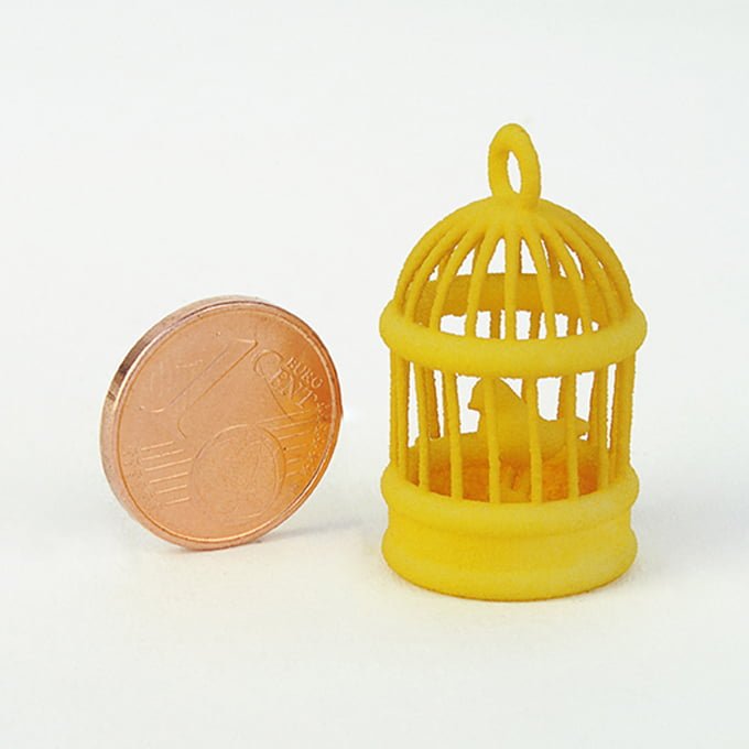 Yellow plastic for 3D printing with dust