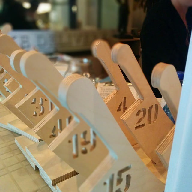 Segnatavolo realizzato con fresatura CNC
