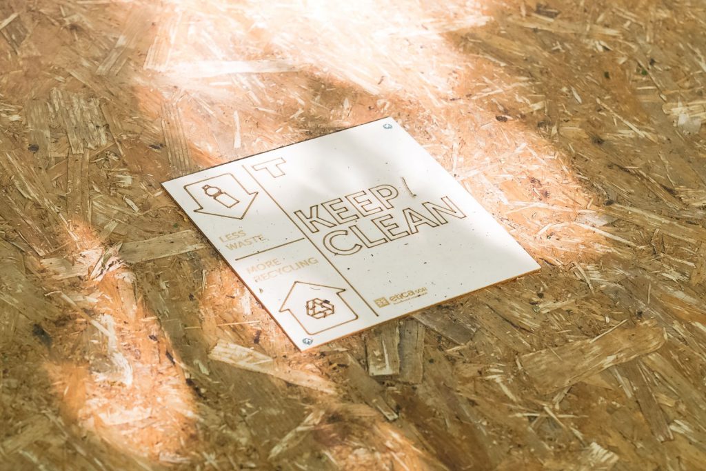 Terraforma | cartello in legno con taglio e incisione laser