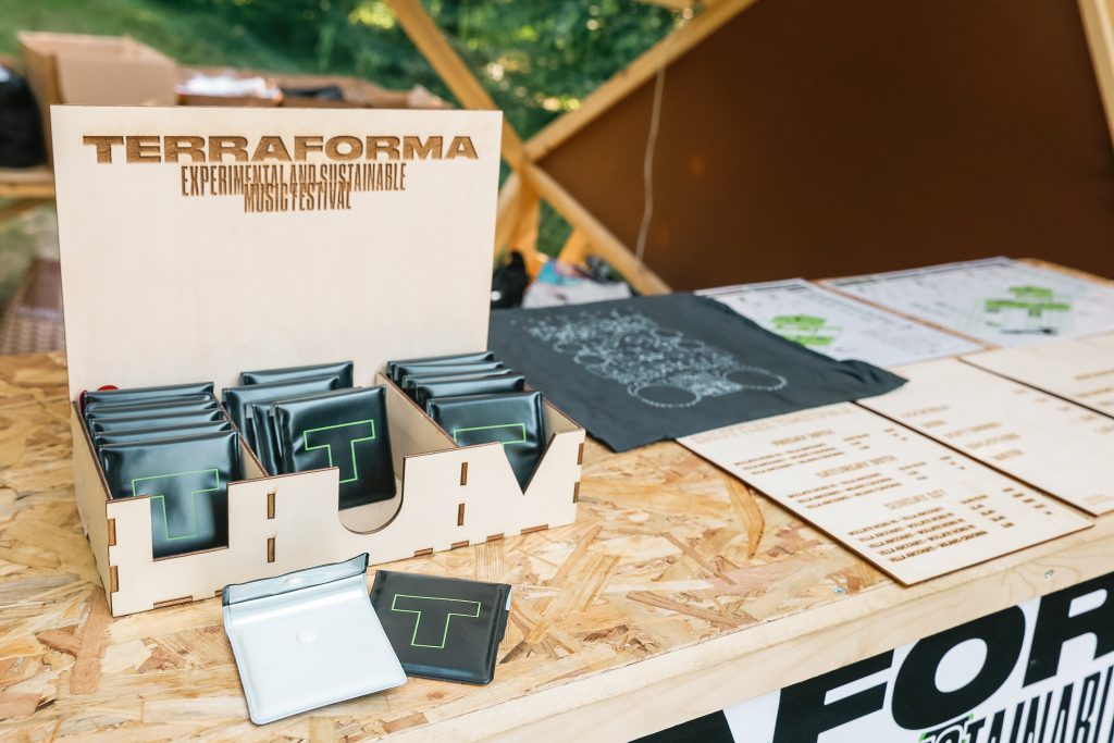 Terraforma | cartello in compensato con taglio incisione laser