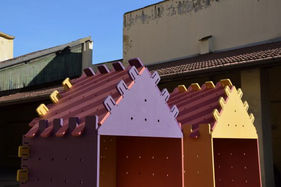 dettaglio fresatura CNC e incastri in legno Valchromat