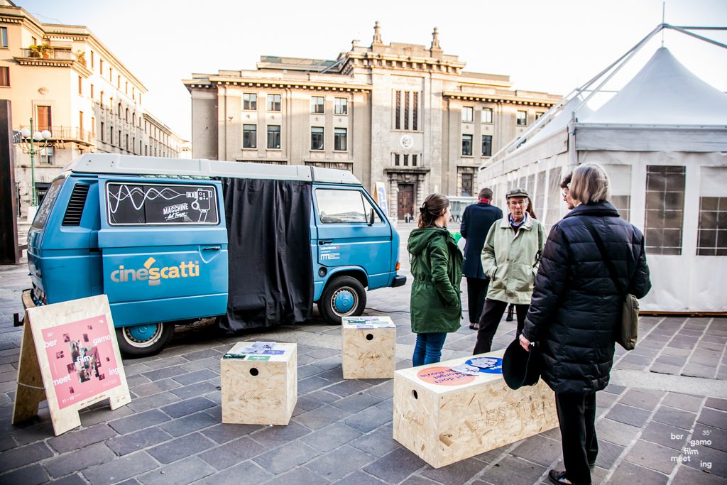 Bergamo Film Meeting - éléments de mobilier urbain OSB