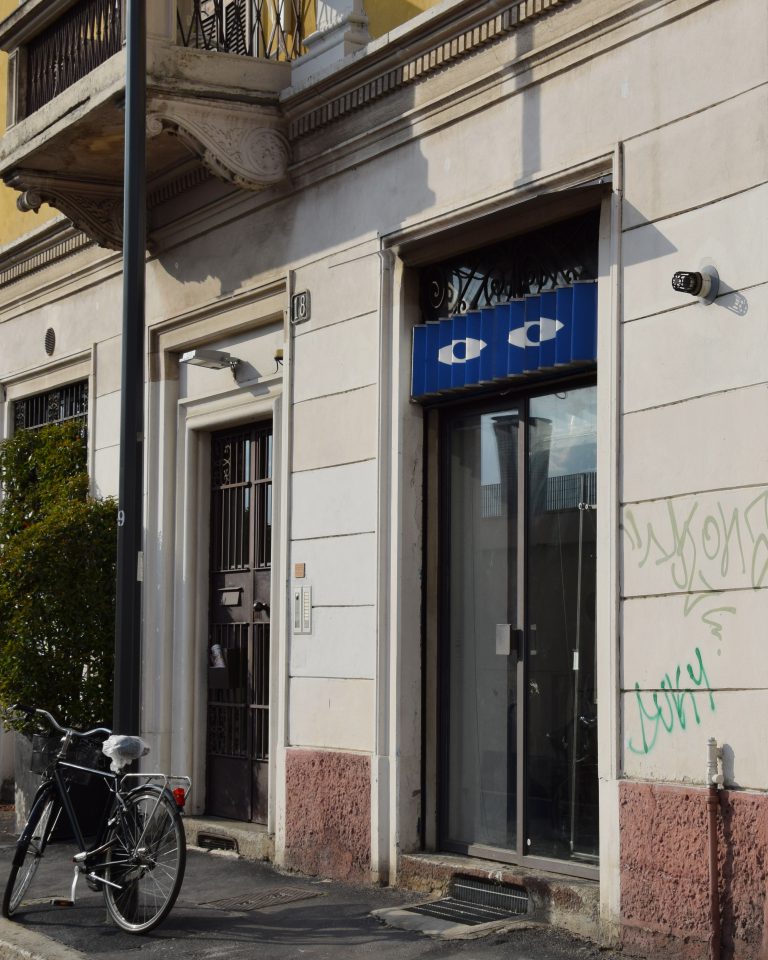 Insegna Ministudio - occhi aperti