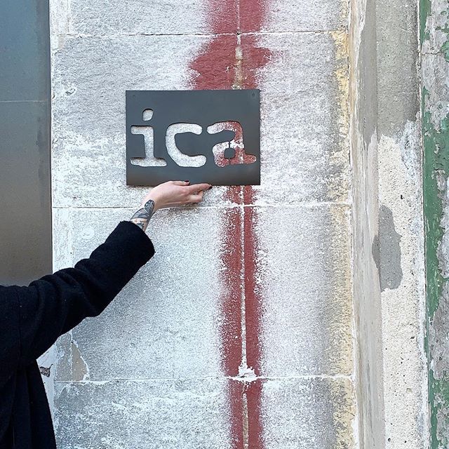 Insegna stencil Fondazione ICA