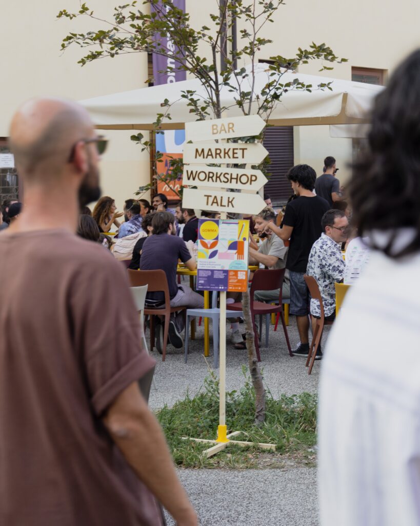 wayfinding kit for GOMMA festival - cartelli in legno